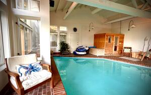 Lake Washington Retreat with Private Indoor Pool and Spa - Seattle, Washington