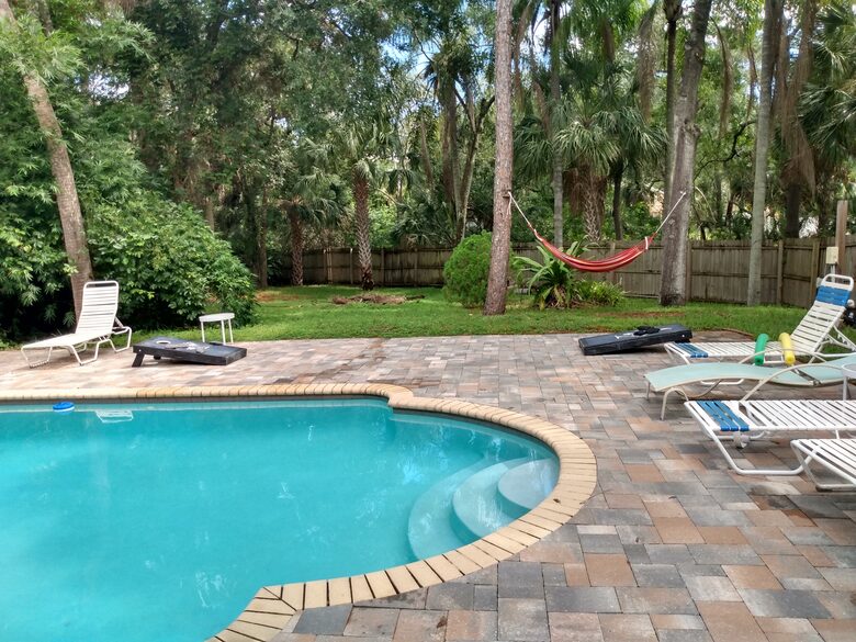 Tropical Poolhouse Near Tampa Bay & Clearwater Beaches - Tampa, Florida