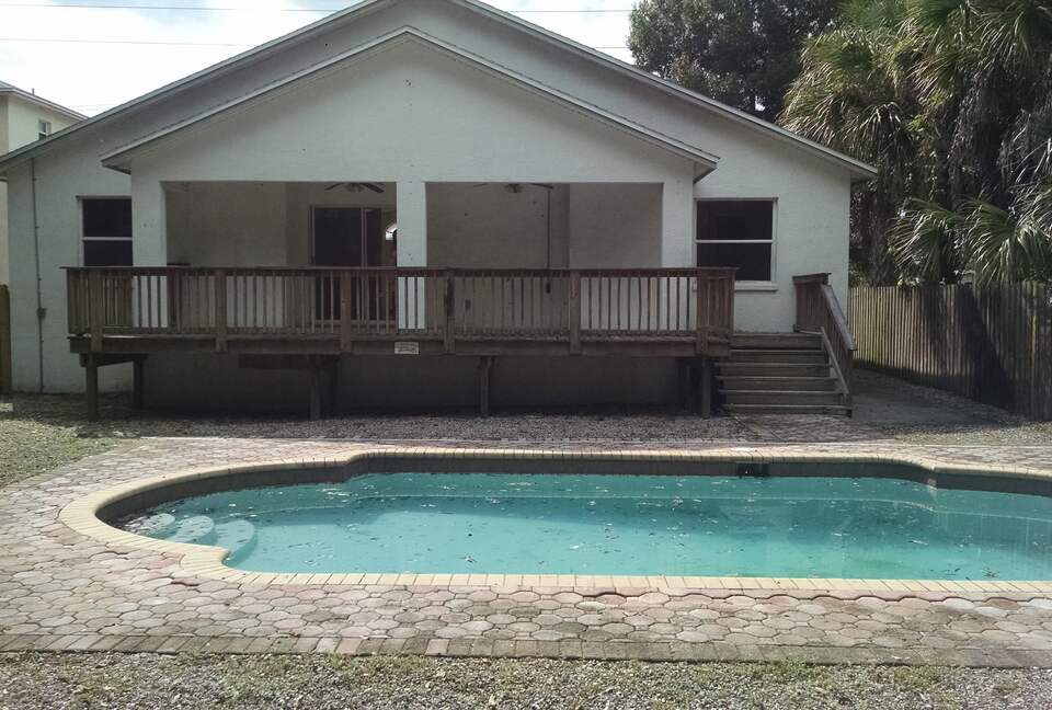 Tropical Poolhouse Near Tampa Bay & Clearwater Beaches - Tampa, Florida