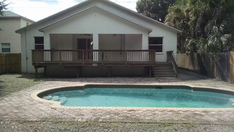 Tropical Poolhouse Near Tampa Bay & Clearwater Beaches - Tampa, Florida