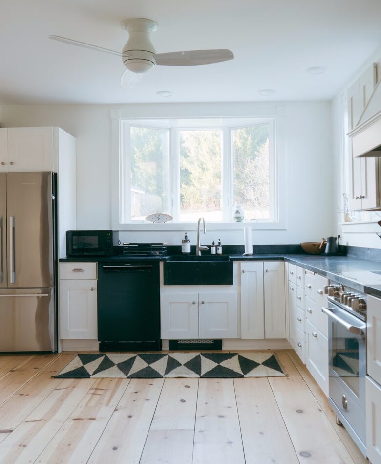 Berkshires Estate on 100 Acres with Heated Pool and Sauna - Canaan, New York