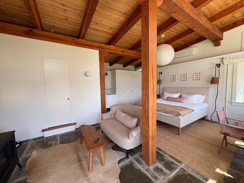 Berkshires Estate on 100 Acres with Heated Pool and Sauna - Canaan, New York