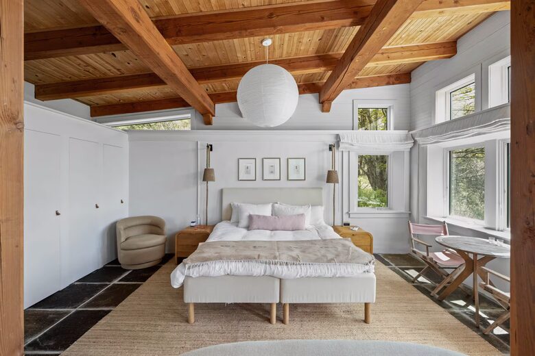 Berkshires Estate on 100 Acres with Heated Pool and Sauna - Canaan, New York