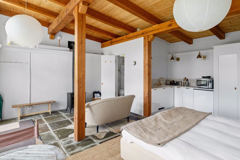 Berkshires Estate on 100 Acres with Heated Pool and Sauna - Canaan, New York