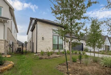 Contemporary Retreat with Private Pool in The Woodlands - The Woodlands, Texas