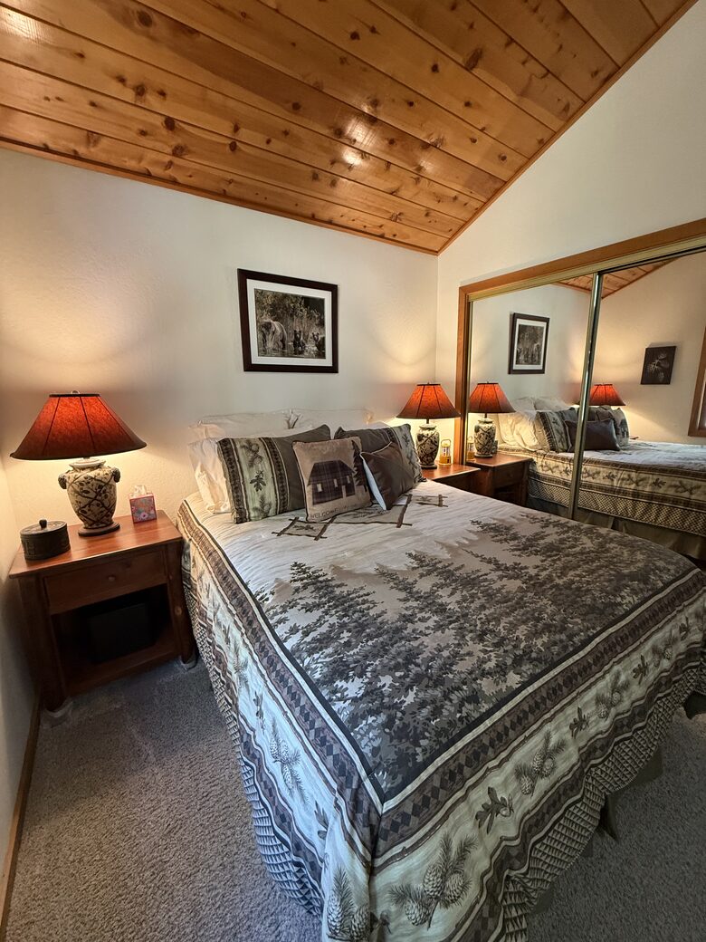 Tahoe Donner Cabin with Pine Forest Views and Trail Access - Truckee, California