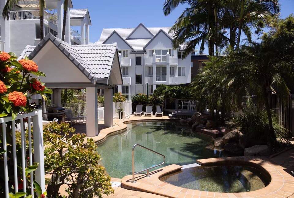 Rainbow Sky Terrace with Ocean Views and Private Rooftop Spa - Gold Coast, Australia