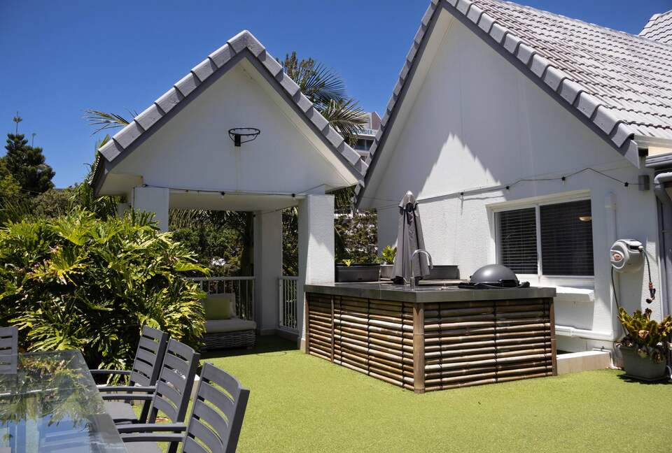 Rainbow Sky Terrace with Ocean Views and Private Rooftop Spa - Gold Coast, Australia
