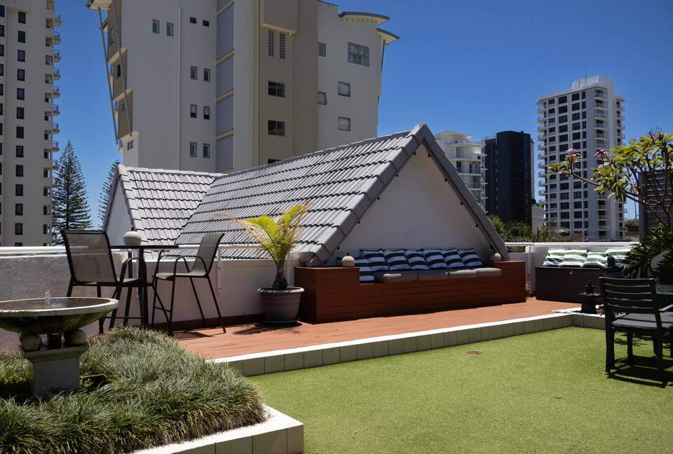 Rainbow Sky Terrace with Ocean Views and Private Rooftop Spa - Gold Coast, Australia