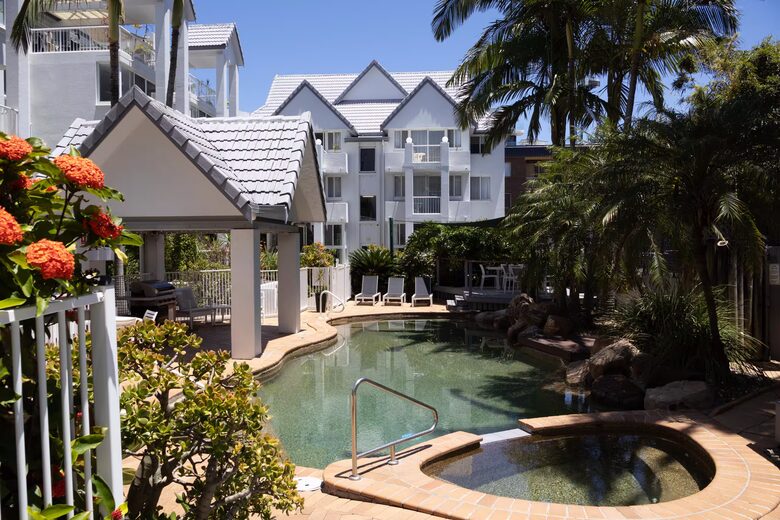 Rainbow Sky Terrace with Ocean Views and Private Rooftop Spa - Gold Coast, Australia