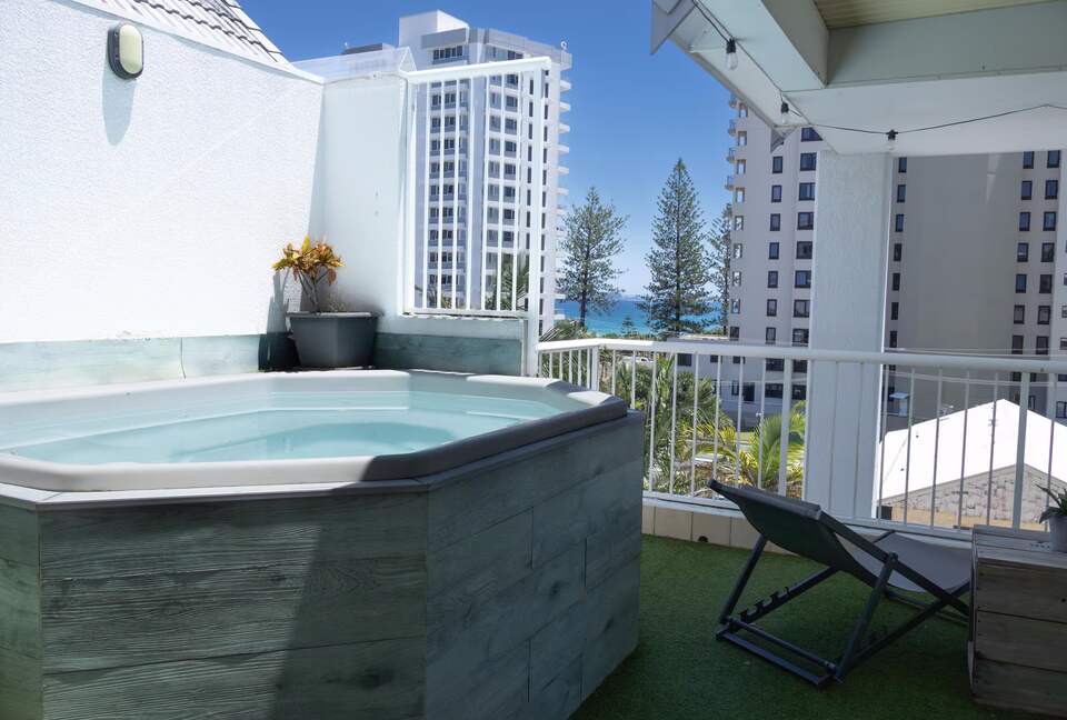 Rainbow Sky Terrace with Ocean Views and Private Rooftop Spa - Gold Coast, Australia