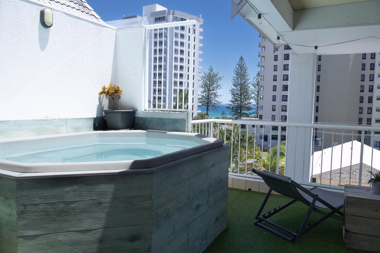 Rainbow Sky Terrace with Ocean Views and Private Rooftop Spa - Gold Coast, Australia