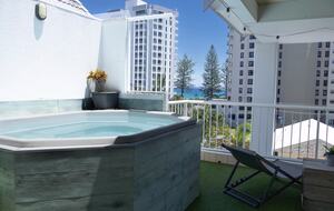 Rainbow Sky Terrace with Ocean Views and Private Rooftop Spa - Gold Coast, Australia