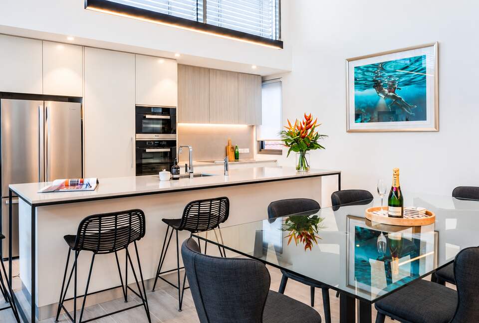 Designer Coogee Apartment with Entertainer’s Terrace - Sydney, Australia