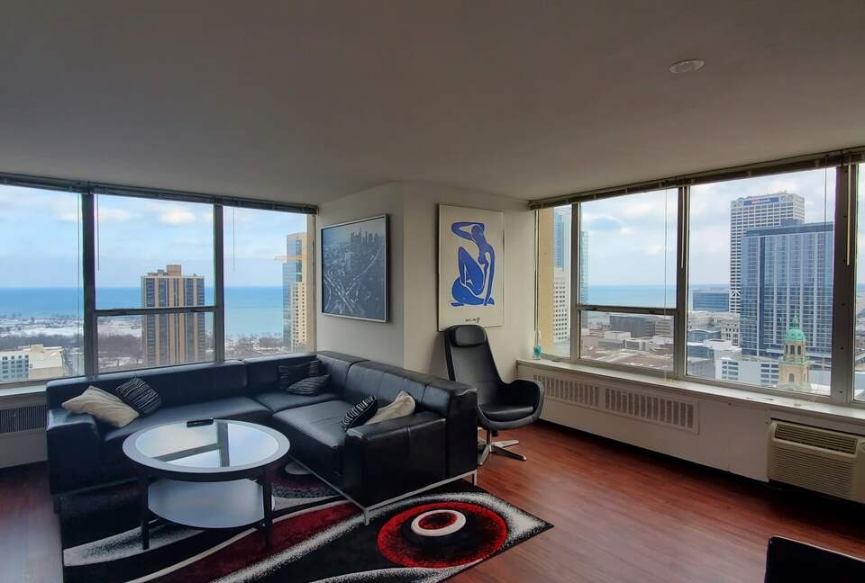 Downtown Milwaukee Escape Overlooking Lake Michigan - Milwaukee, Wisconsin