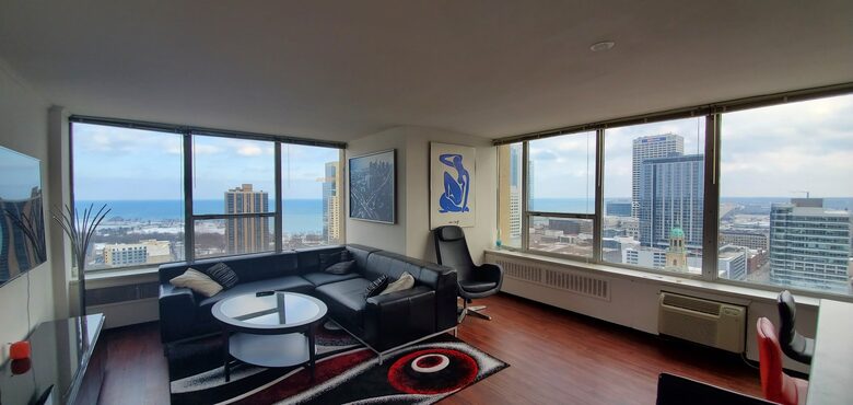 Downtown Milwaukee Escape Overlooking Lake Michigan - Milwaukee, Wisconsin