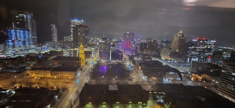 Downtown Milwaukee Escape Overlooking Lake Michigan - Milwaukee, Wisconsin