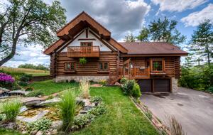 Austrian-Inspired Log Retreat Near the Grand River - West Montrose, Canada
