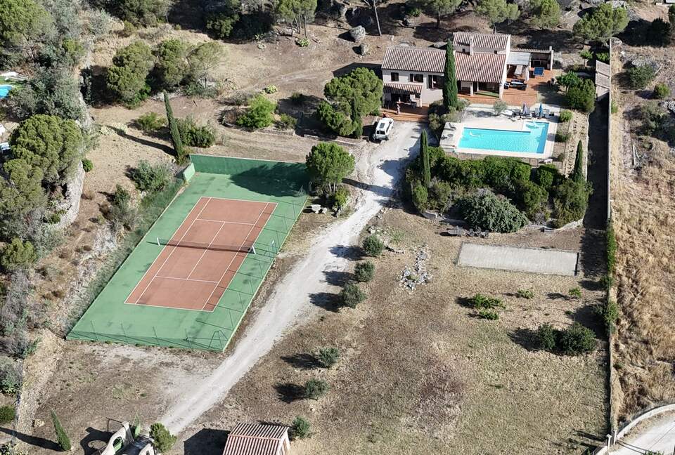 Provençal Vineyard Villa with Private Pool and Tennis Court - Vidauban, France