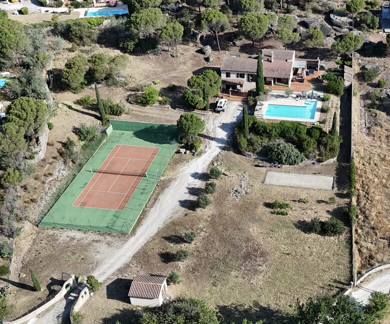 Provençal Vineyard Villa with Private Pool and Tennis Court - Vidauban, France