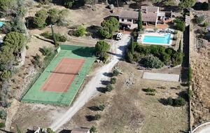 Provençal Vineyard Villa with Private Pool and Tennis Court - Vidauban, France