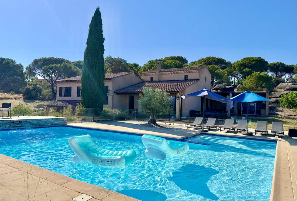 Provençal Vineyard Villa with Private Pool and Tennis Court - Vidauban, France