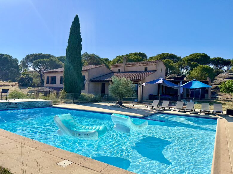 Provençal Vineyard Villa with Private Pool and Tennis Court - Vidauban, France