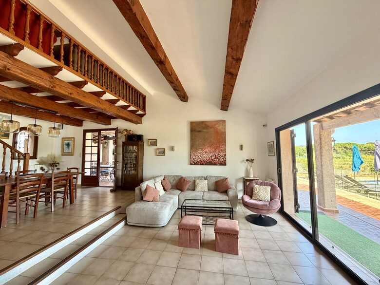 Provençal Vineyard Villa with Private Pool and Tennis Court - Vidauban, France