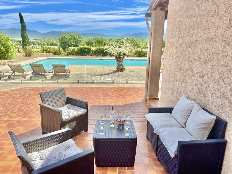 Provençal Vineyard Villa with Private Pool and Tennis Court - Vidauban, France