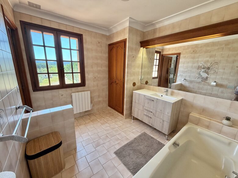 Provençal Vineyard Villa with Private Pool and Tennis Court - Vidauban, France