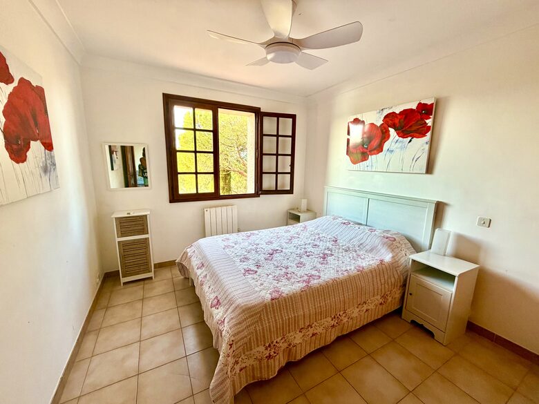 Provençal Vineyard Villa with Private Pool and Tennis Court - Vidauban, France
