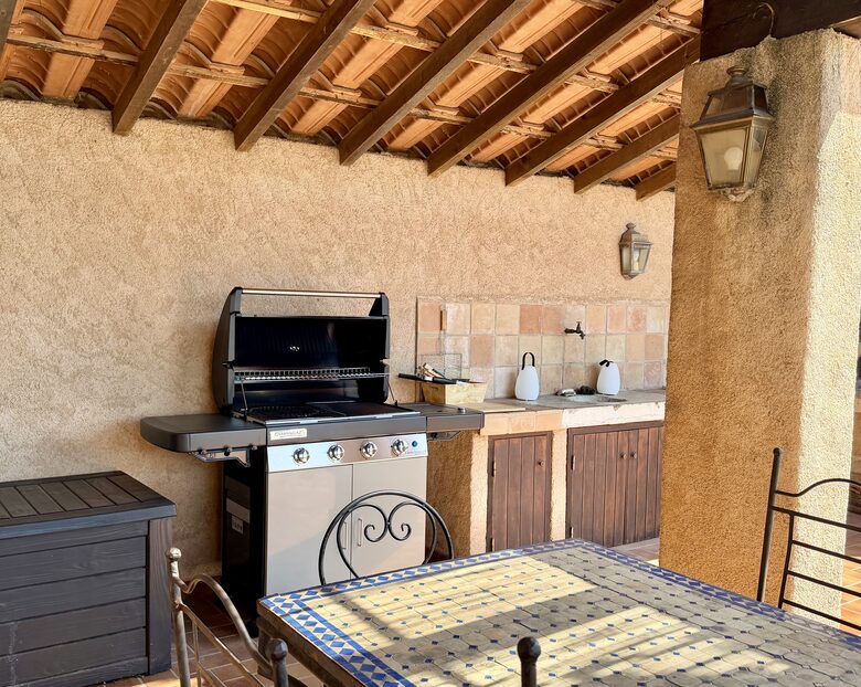 Provençal Vineyard Villa with Private Pool and Tennis Court - Vidauban, France