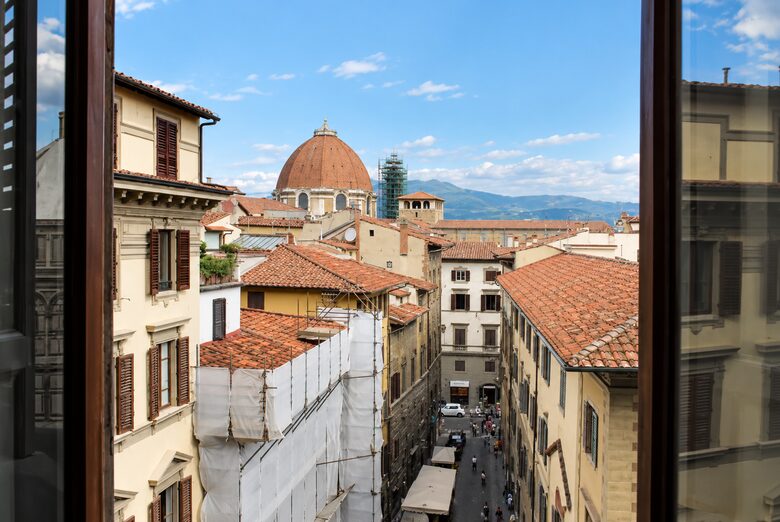 Chic Apartment Steps from the Duomo - Florence - Florence, Italy