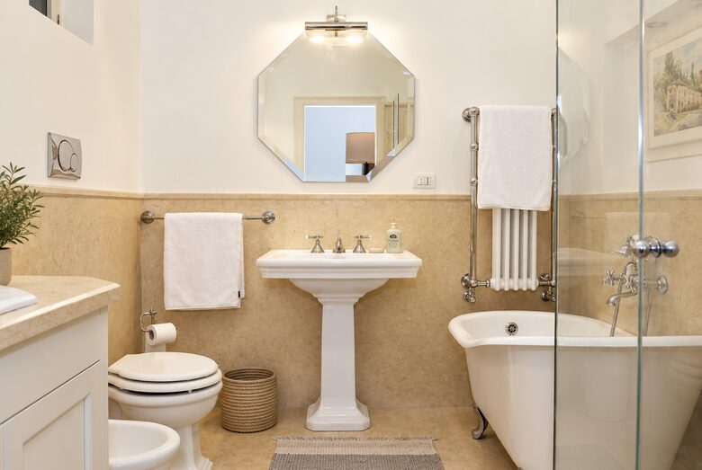 Chic Apartment Steps from the Duomo - Florence - Florence, Italy
