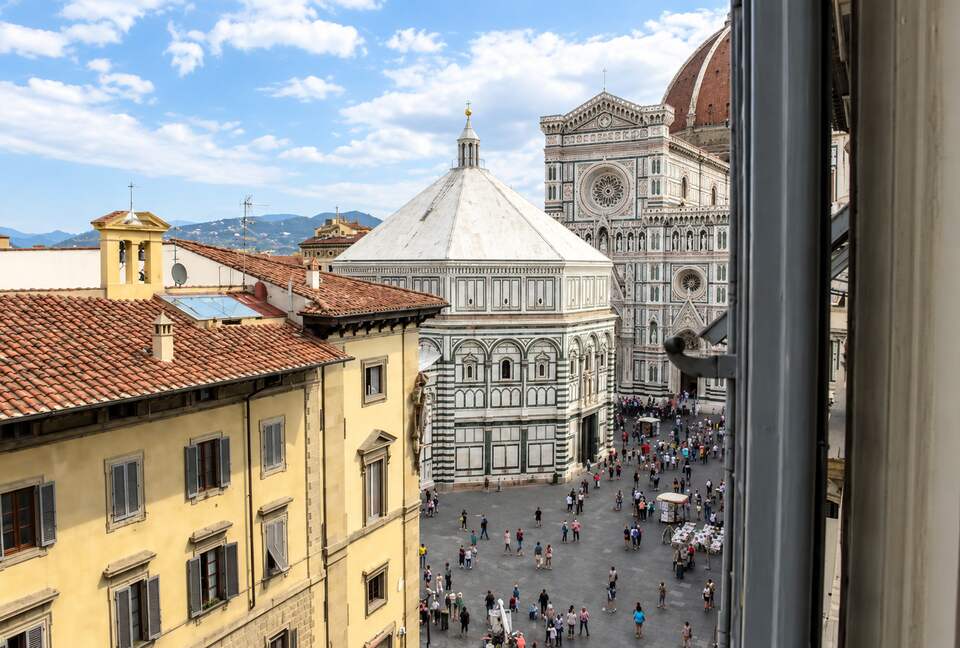 Chic Apartment Steps from the Duomo - Florence - Florence, Italy