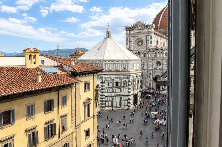Chic Apartment Steps from the Duomo - Florence - Florence, Italy