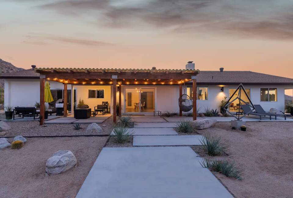 Secluded Joshua Tree Escape on Five Private Acres - Joshua Tree, California