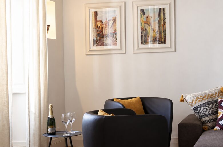 Chic Apartment Steps from the Duomo - Florence - Florence, Italy
