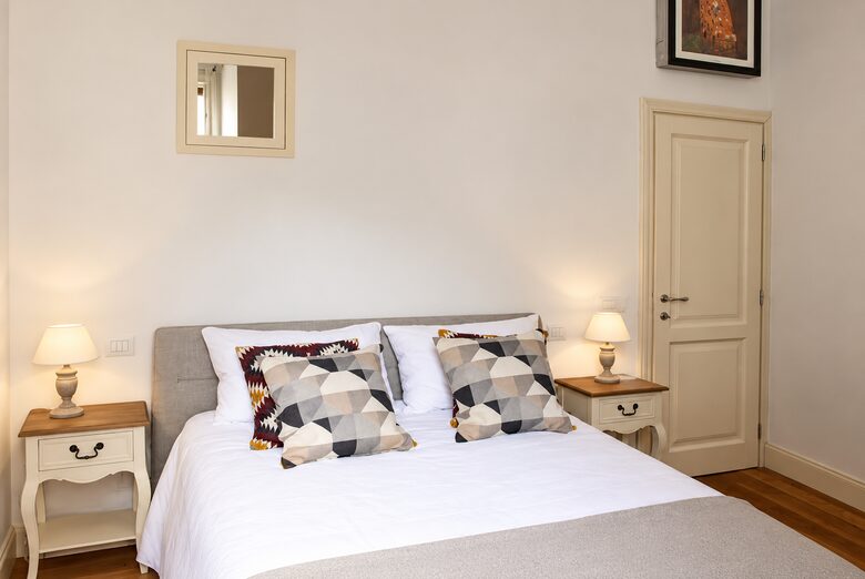 Chic Apartment Steps from the Duomo - Florence - Florence, Italy