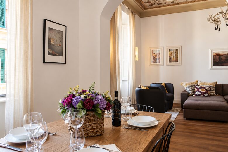 Chic Apartment Steps from the Duomo - Florence - Florence, Italy