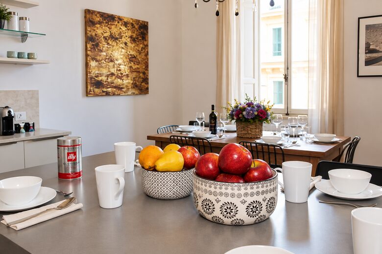 Chic Apartment Steps from the Duomo - Florence - Florence, Italy