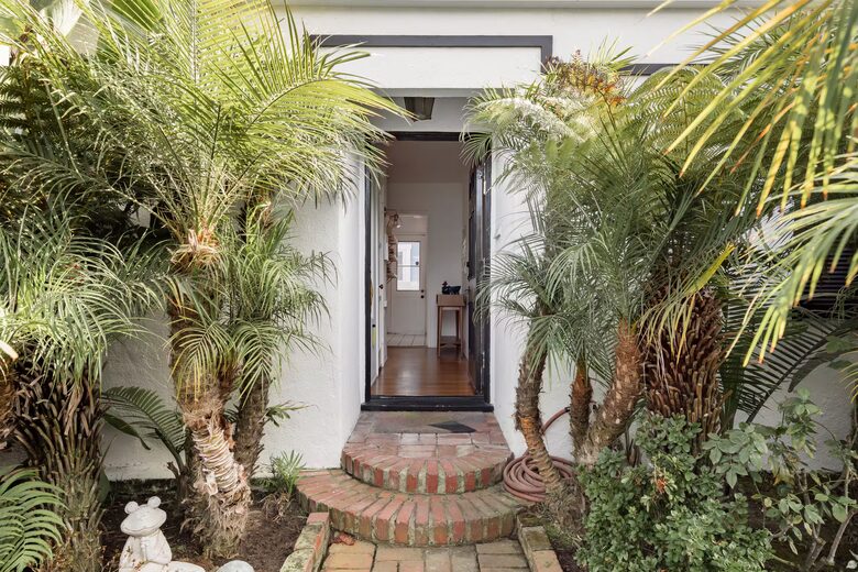 Private Venice Retreat Steps from the Beach - Maria del Rey, California