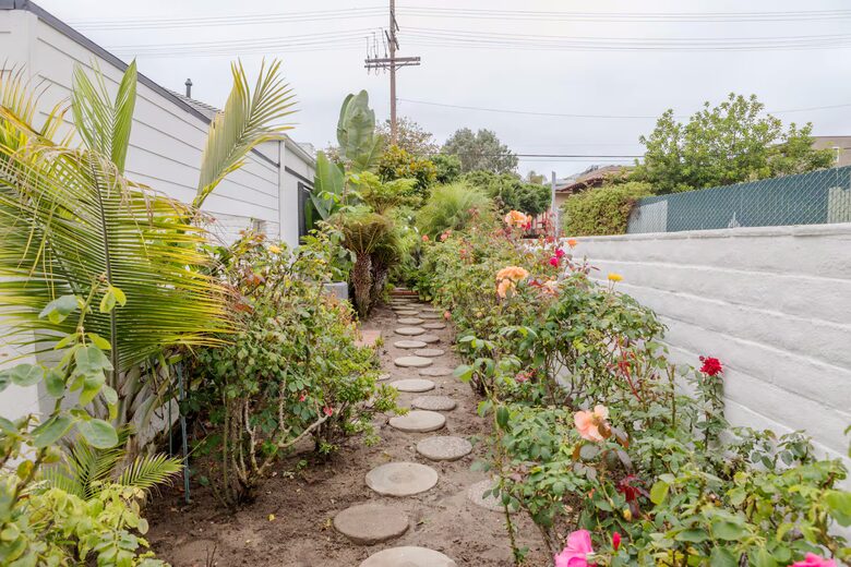 Private Venice Retreat Steps from the Beach - Maria del Rey, California