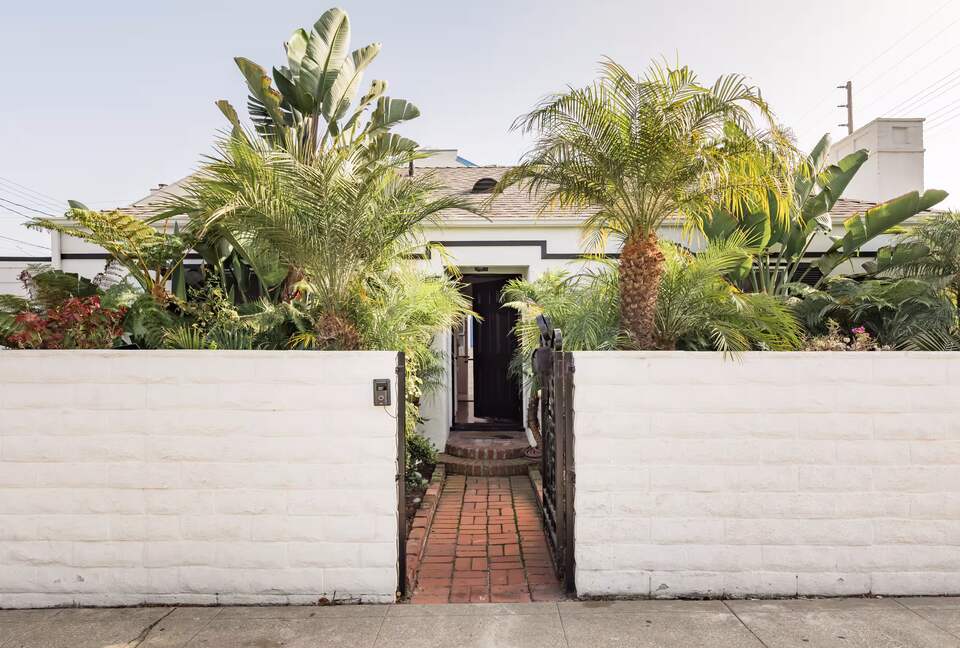 Private Venice Retreat Steps from the Beach - Maria del Rey, California