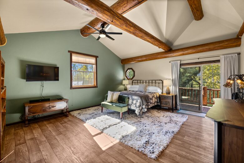 Montana Mountain Escape on Two Wooded Acres - Columbia Falls, Montana