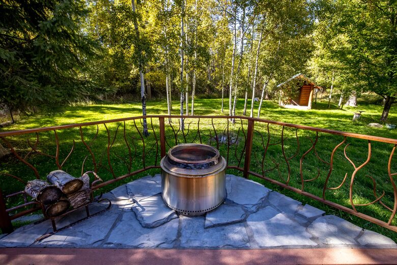 Montana Mountain Escape on Two Wooded Acres - Columbia Falls, Montana
