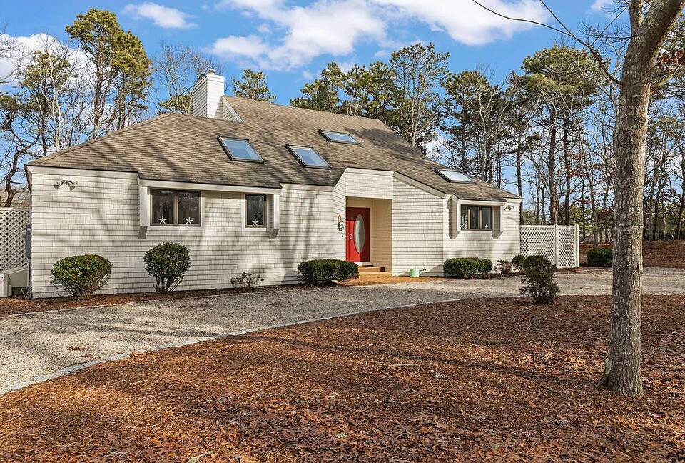 Fairway Retreat in New Seabury | Golf Course Views & Coastal Living - Mashpee, Massachusetts