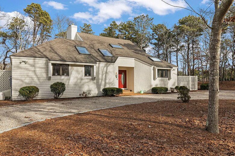 Fairway Retreat in New Seabury | Golf Course Views & Coastal Living - Mashpee, Massachusetts