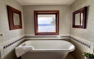 Liberty Bay Retreat with Olympic Mountain Views - Poulsbo, Washington