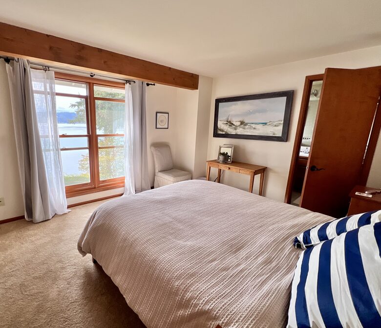 Liberty Bay Retreat with Olympic Mountain Views - Poulsbo, Washington